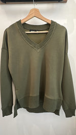 Flo V-Neck | 2 colours