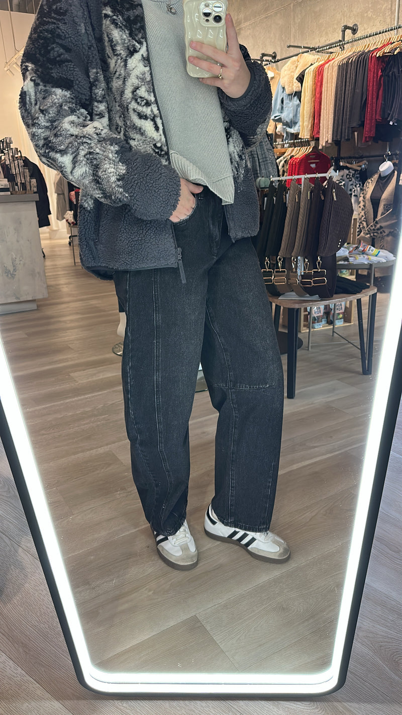 Jacqueline Black Barrel Jeans