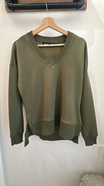 Flo V-Neck | 2 colours