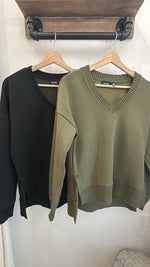 Flo V-Neck | 2 colours