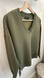 Flo V-Neck | 2 colours