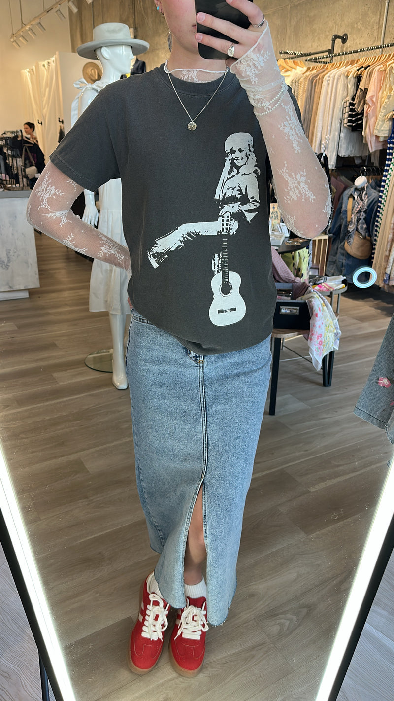 Hey Dolly Tee