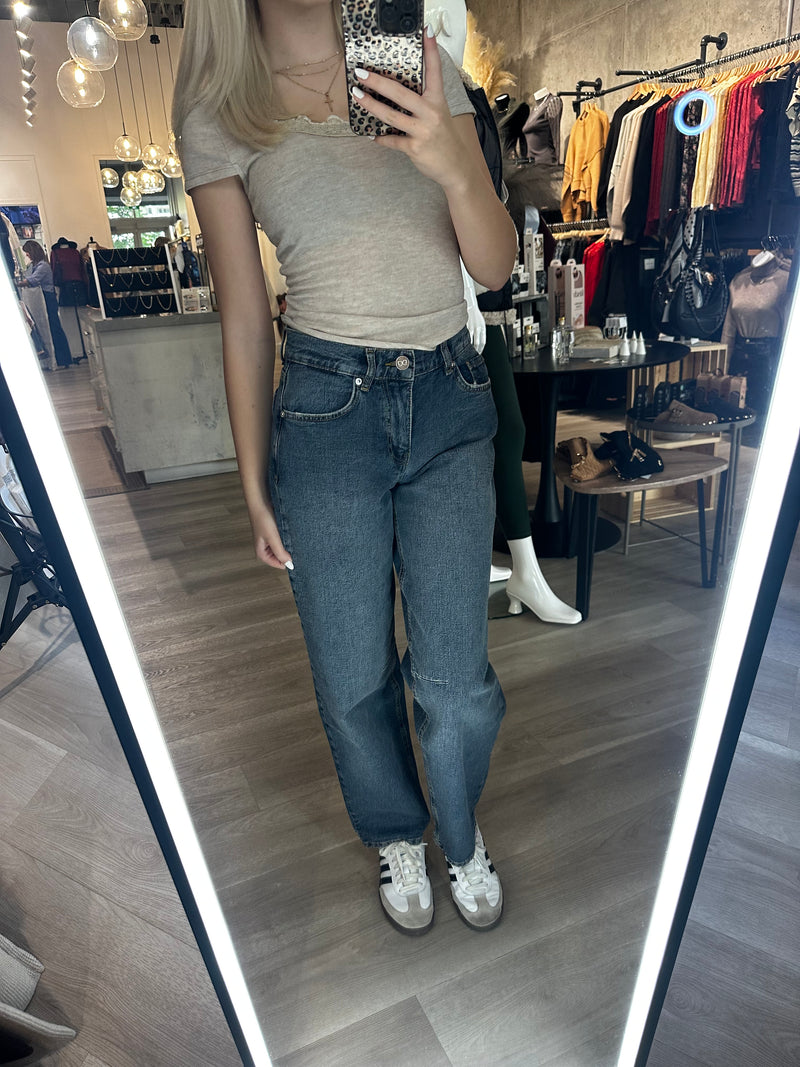 Dylan Barrel Jeans