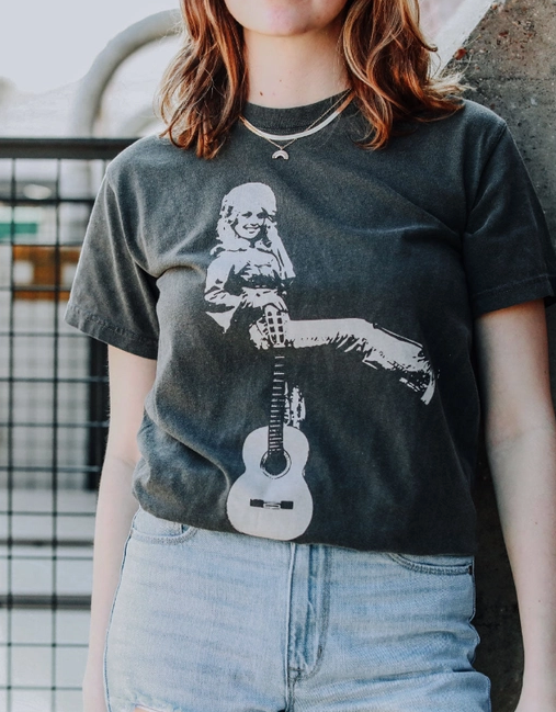 Hey Dolly Tee