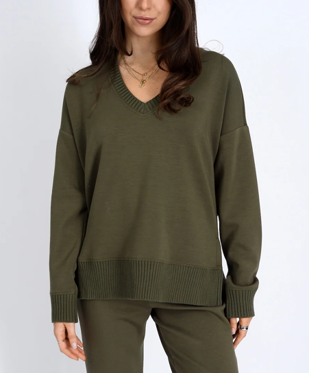 Flo V-Neck | 2 colours