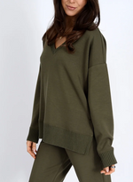 Flo V-Neck | 2 colours