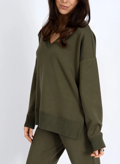 Flo V-Neck | 2 colours