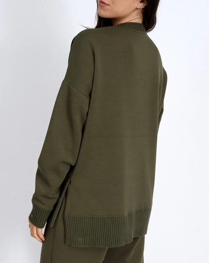 Flo V-Neck | 2 colours